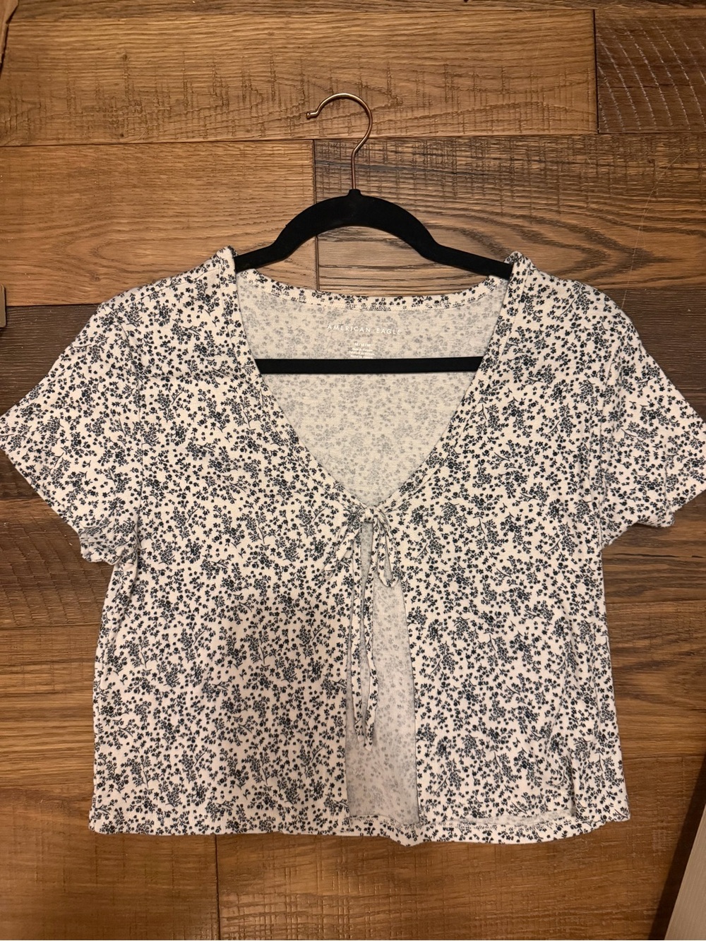 American Eagle Outfitters White Short Sleeve Floral Tie-Front Crop Top